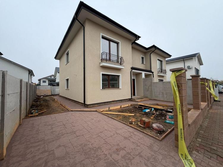 Duplex cu 4 camere cu Canalizare în Central