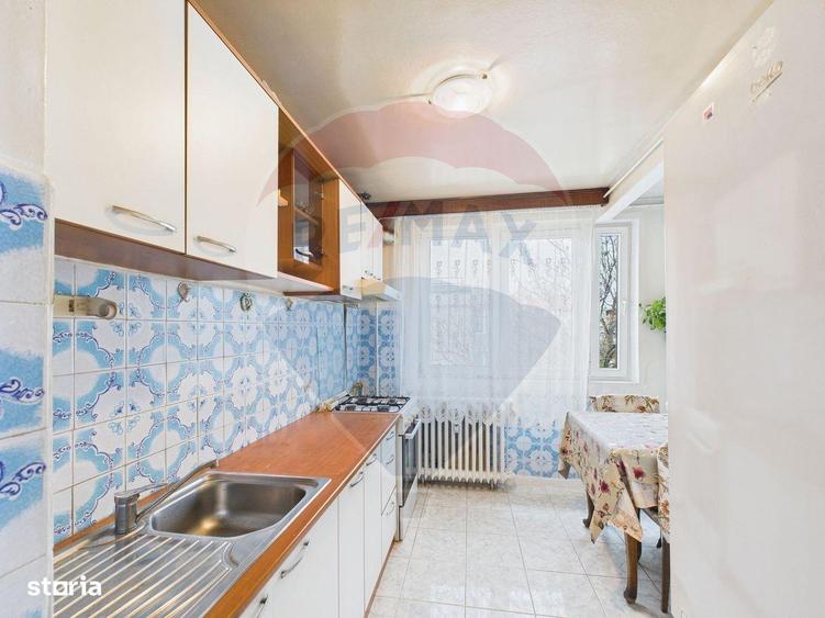 Apartament cu 3 camere semidecomandat, mobilat în Dristor