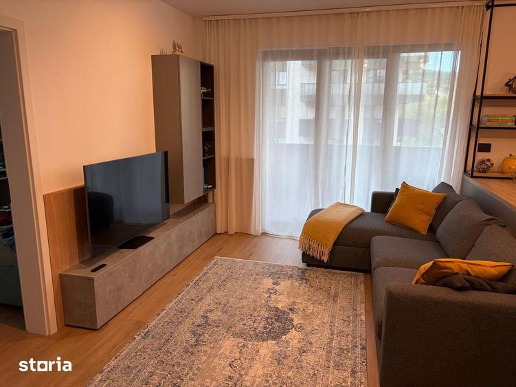 Apartament cu 3 camere semidecomandat în Dâmbul Rotund