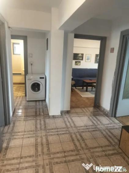Apartament cu 3 camere decomandat în Sărari