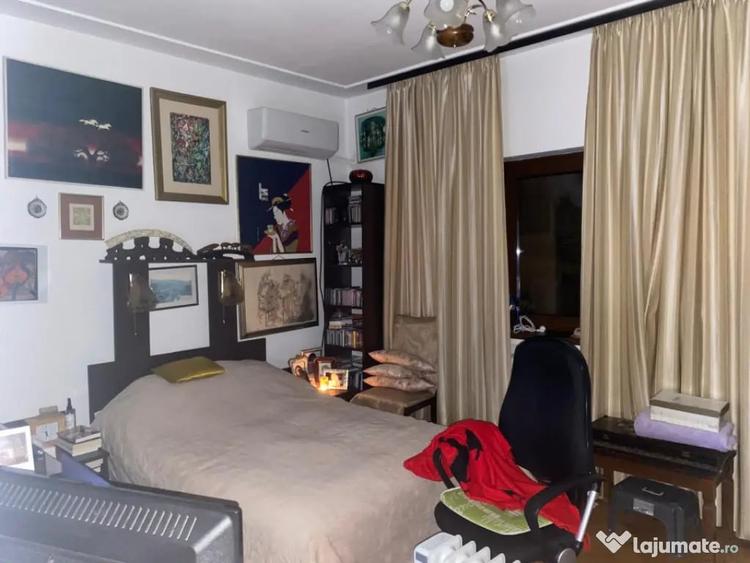 Apartament cu 4 camere semidecomandat în Universitate