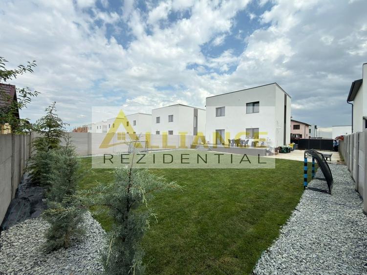 Casă individuală cu 4 camere decomandat cu Canalizare în Berceni