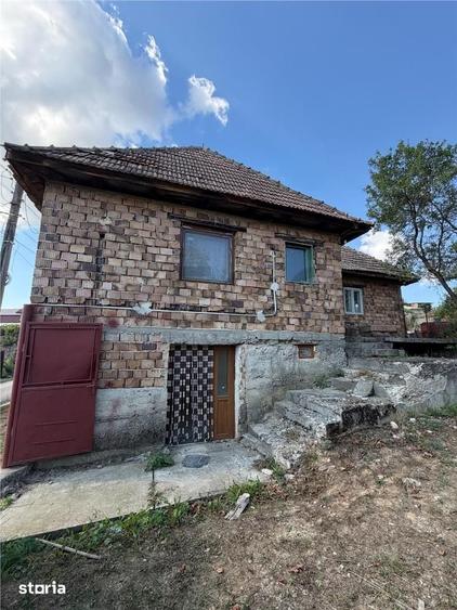Casă cu 4 camere cu Teren 4436 Mp în Măgești