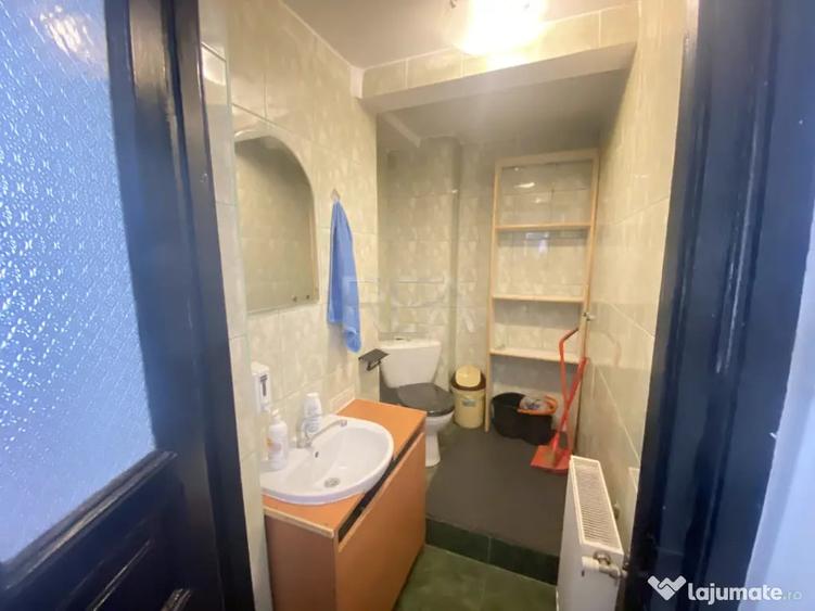 Apartament cu 3 camere semidecomandat în Regina Elisabeta