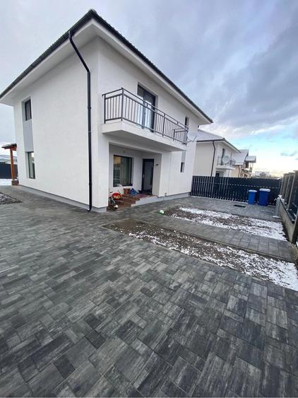 Casă cu 5 camere cu Teren 410 Mp în Sud