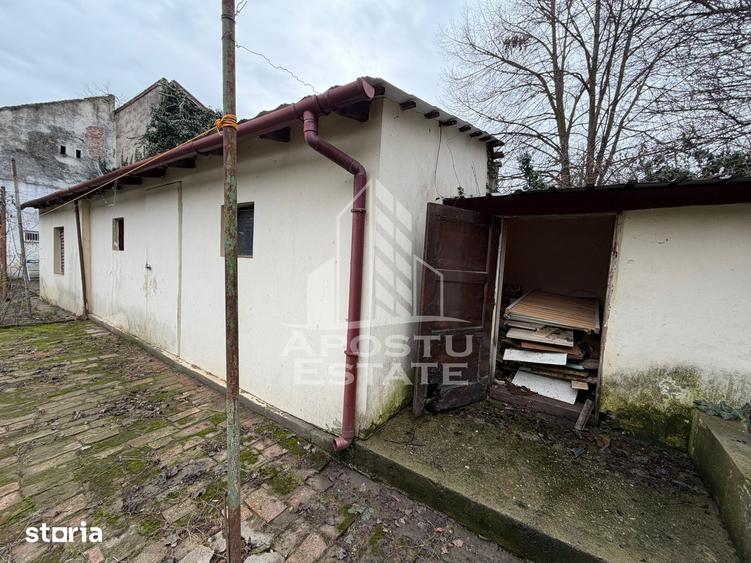 Casă cu 2 camere cu Teren 300 Mp în Girocului
