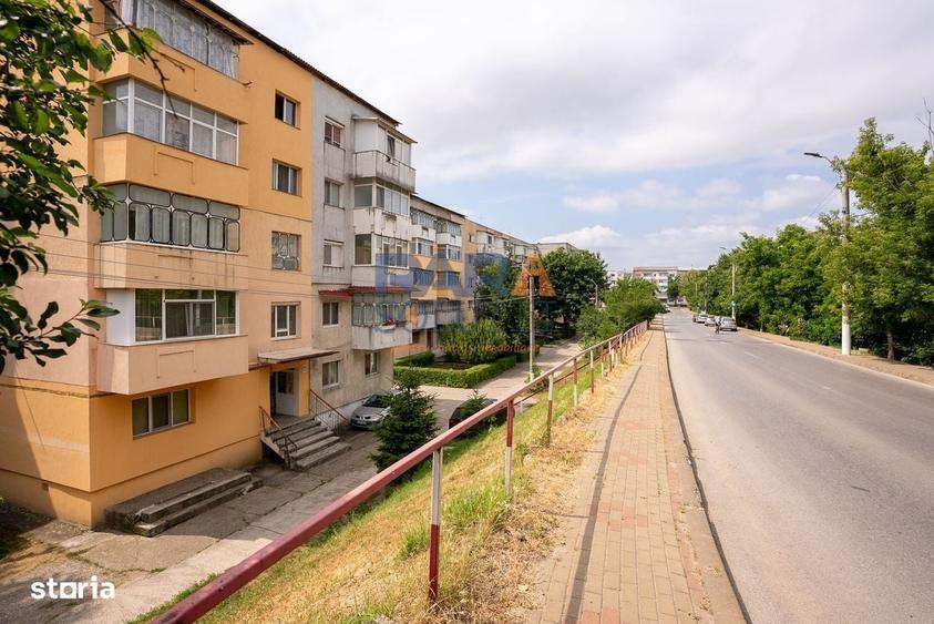 Apartament cu 3 camere decomandat în Horia