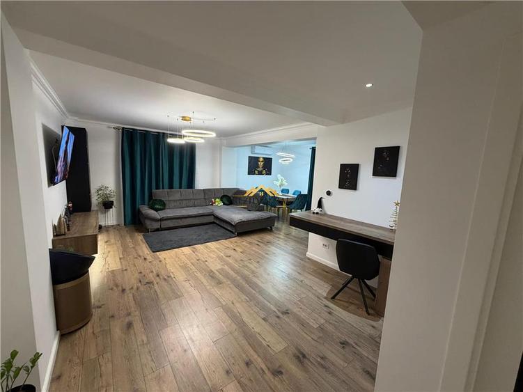 Apartament cu 3 camere decomandat, mobilat în Central
