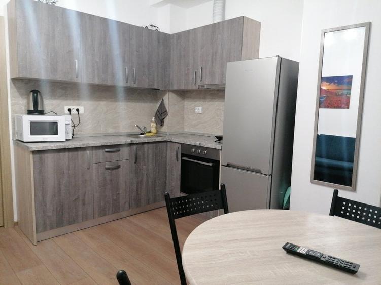 Apartament cu 3 camere semidecomandat, mobilat în Ștefan cel Mare