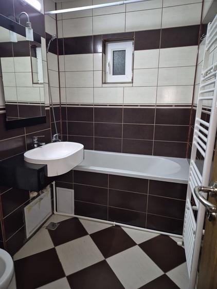 Apartament cu 2 camere semidecomandat în Broșteni