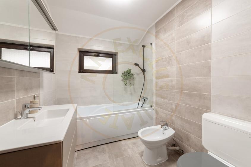 Duplex cu 5 camere cu Canalizare în Trivale
