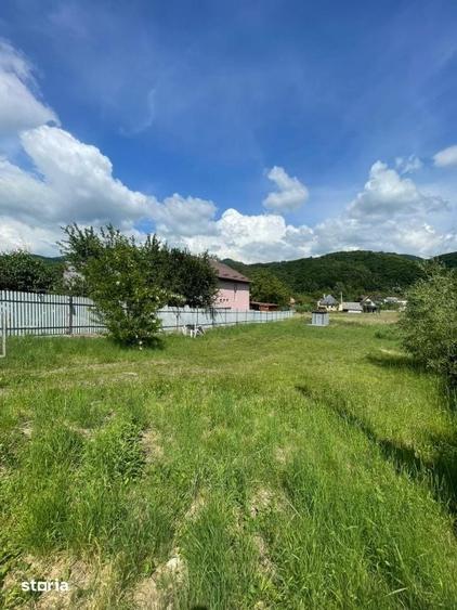 Teren de 868 mp, în Ferneziu