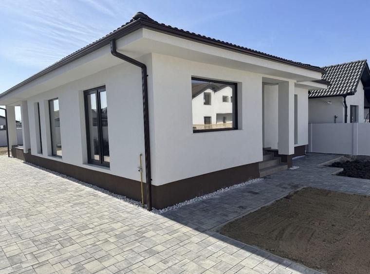 Casă cu 4 camere în Exterior Vest
