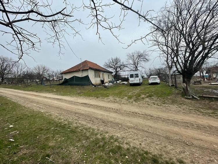Casă cu Teren 1650 Mp în Piatra