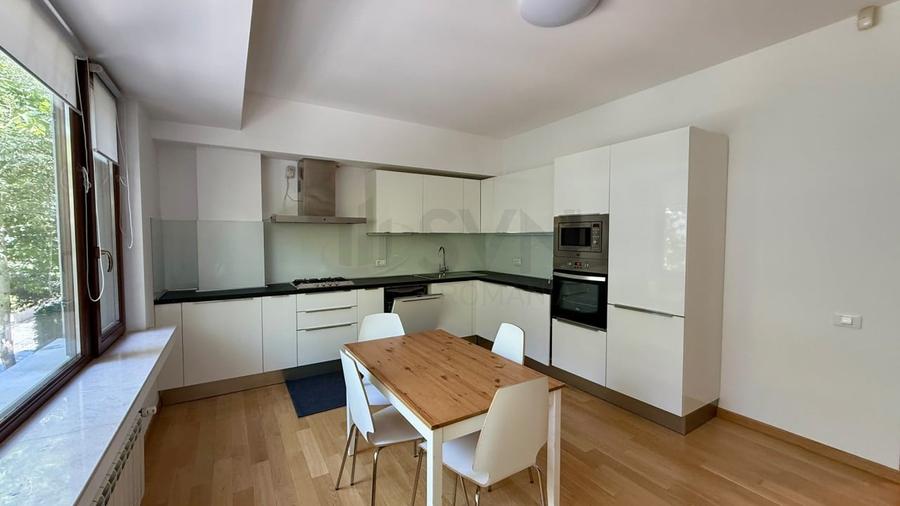 Apartament cu 3 camere semidecomandat, mobilat în Aviatorilor
