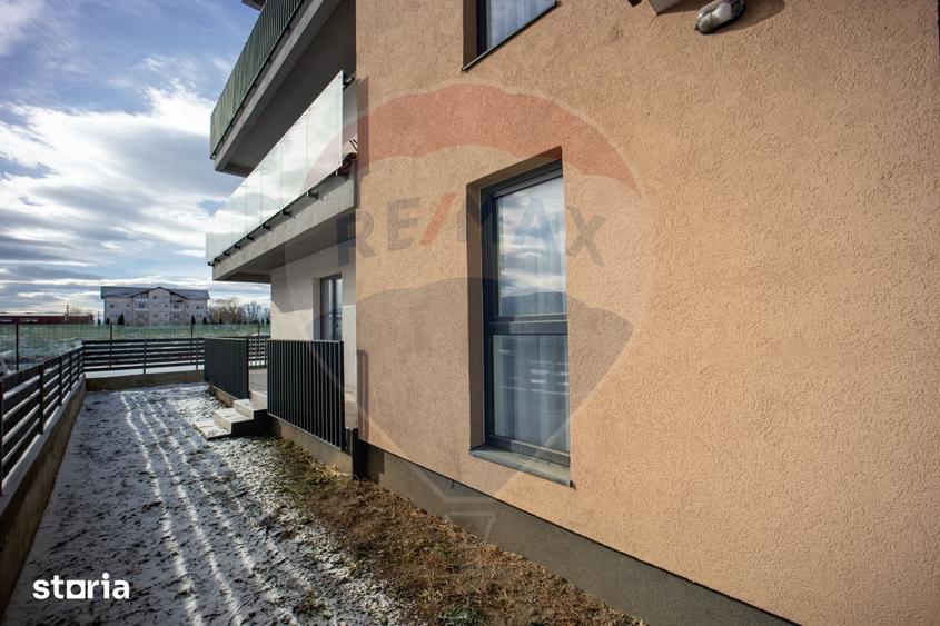 Apartament cu 3 camere decomandat în Cristian