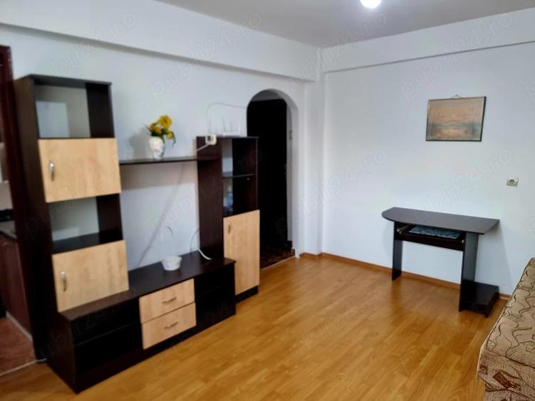 Garsonieră decomandată în Piața Unirii