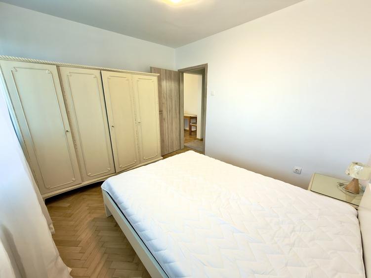 Apartament cu 2 camere semidecomandat, mobilat în P-ța Victoriei