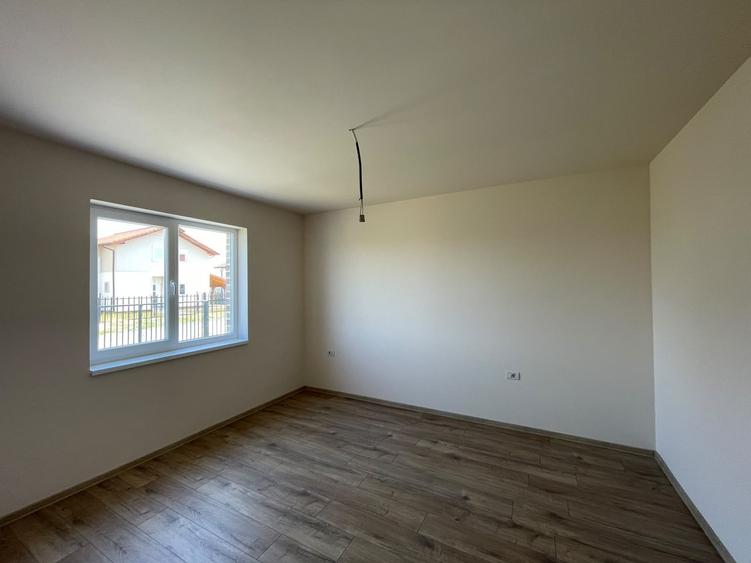 Casă individuală cu 4 camere cu Teren 600 Mp în Moșnița Nouă