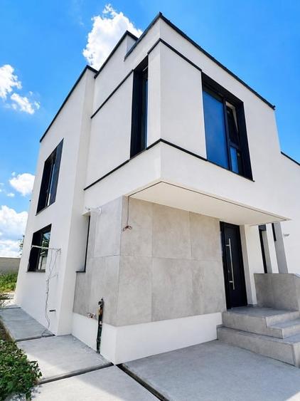Casă individuală cu 4 camere cu Canalizare în Exterior Est