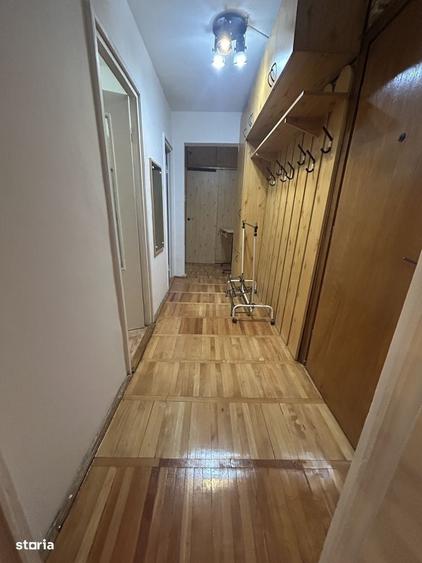 Apartament cu 3 camere semidecomandat în Aradului
