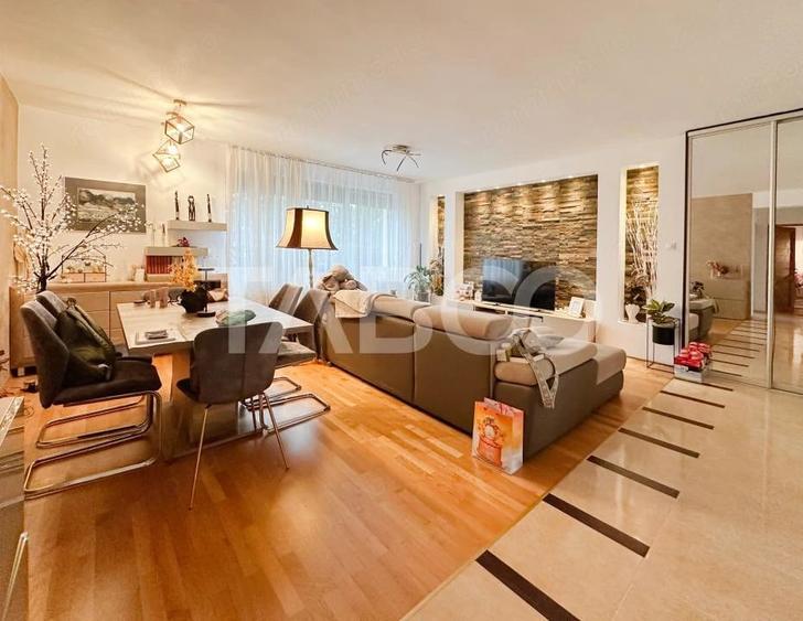 Apartament cu 3 camere semidecomandat în Andrei Mureșanu