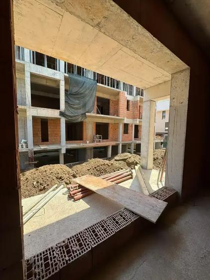 Apartament cu 2 camere decomandat în Titan