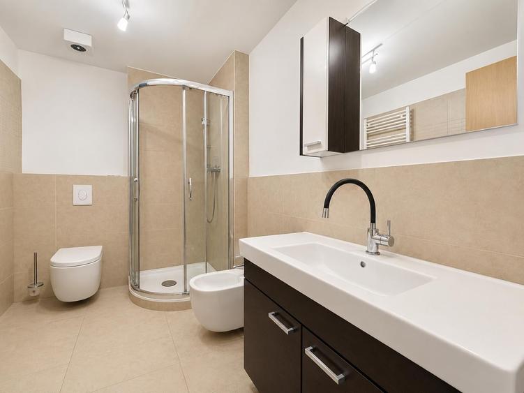 Apartament cu 3 camere semidecomandat în Dorobanți