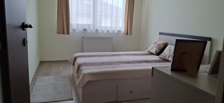 Apartament cu 3 camere decomandat în Florești