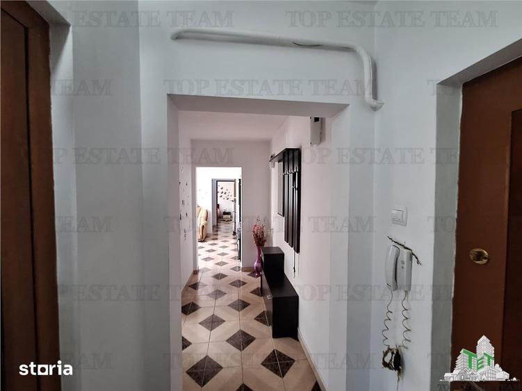 Apartament cu 3 camere semidecomandat, mobilat în Hipodrom