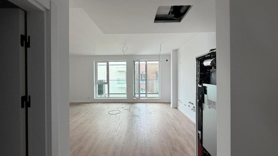 Apartament cu 3 camere semidecomandat în Pipera