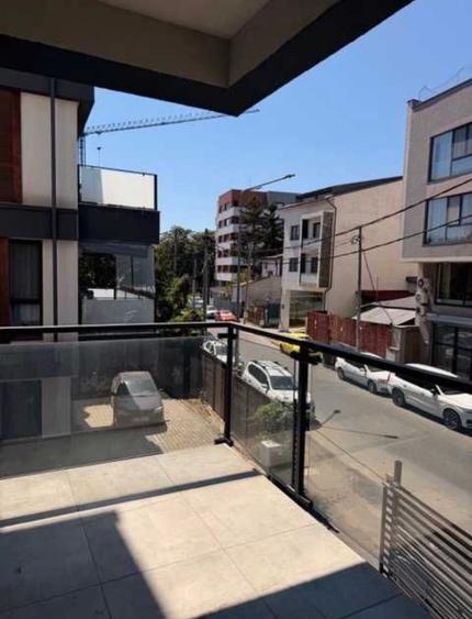 Apartament cu 3 camere semidecomandat în Crângași