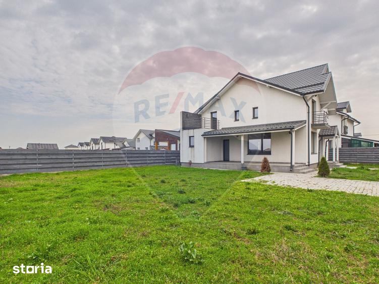 Casă cu 5 camere cu Teren 559 Mp în Crevedia