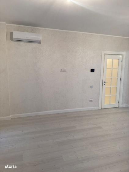 Apartament cu 7 camere decomandat în Breazu