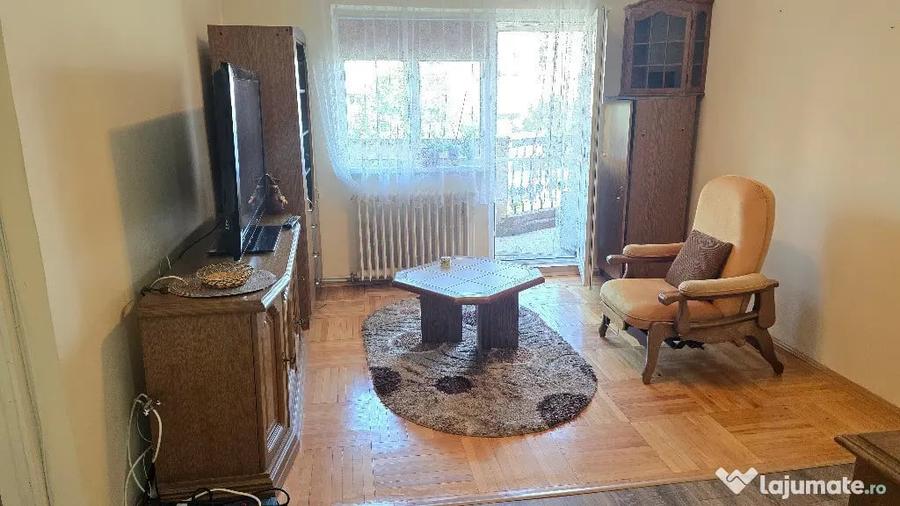 Apartament cu 4 camere decomandat în Decebal