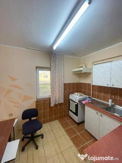 Apartament cu 4 camere decomandat, mobilat în Hotvon
