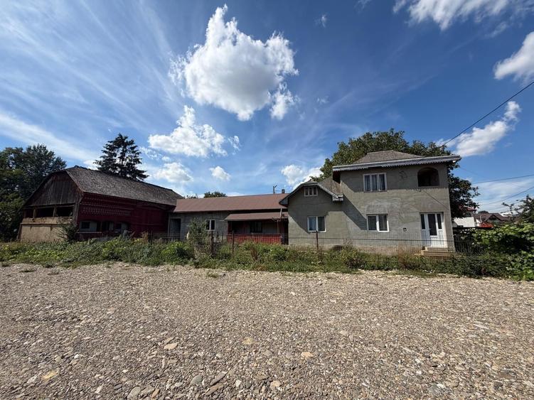 Casă cu 4 camere în Cornu Luncii