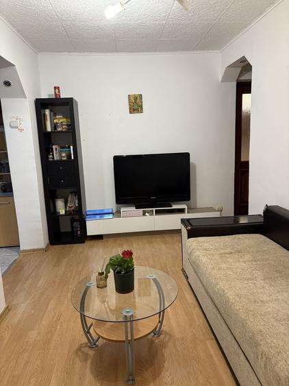Apartament cu 3 camere semidecomandat în Mihai Bravu