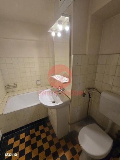 Apartament cu 3 camere semidecomandat în Inel II