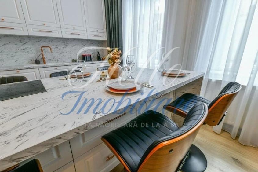 Apartament cu 3 camere semidecomandat, mobilat în Central