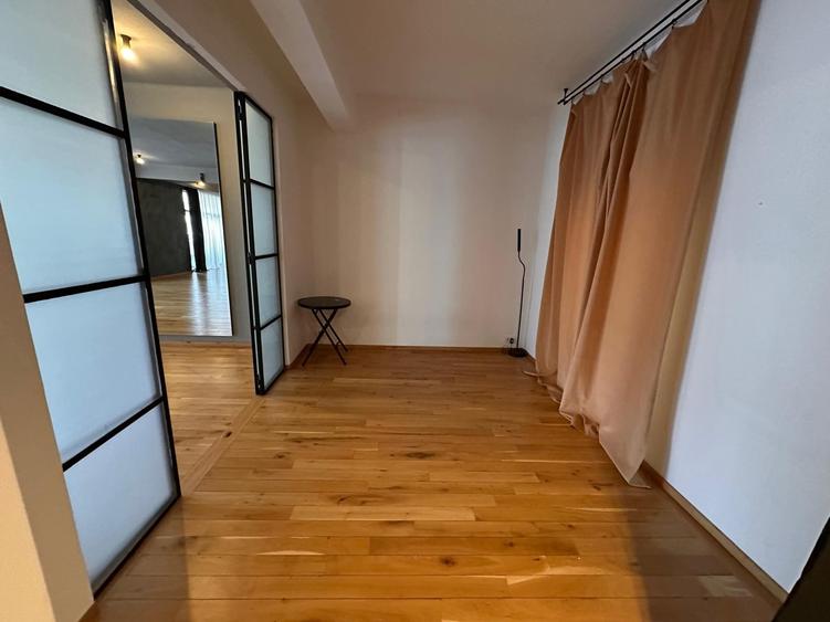 Apartament cu 4 camere semidecomandat în Dacia