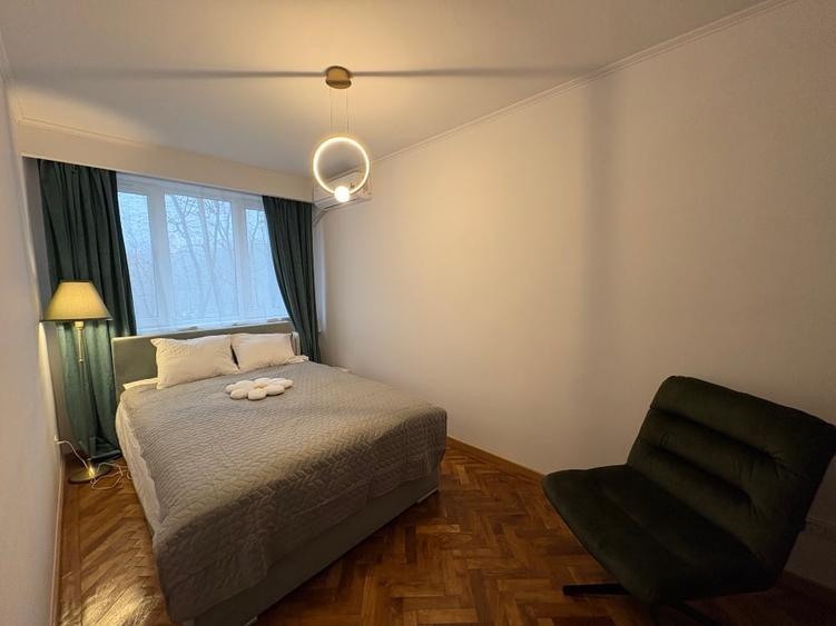 Apartament cu 3 camere decomandat, mobilat în Titan