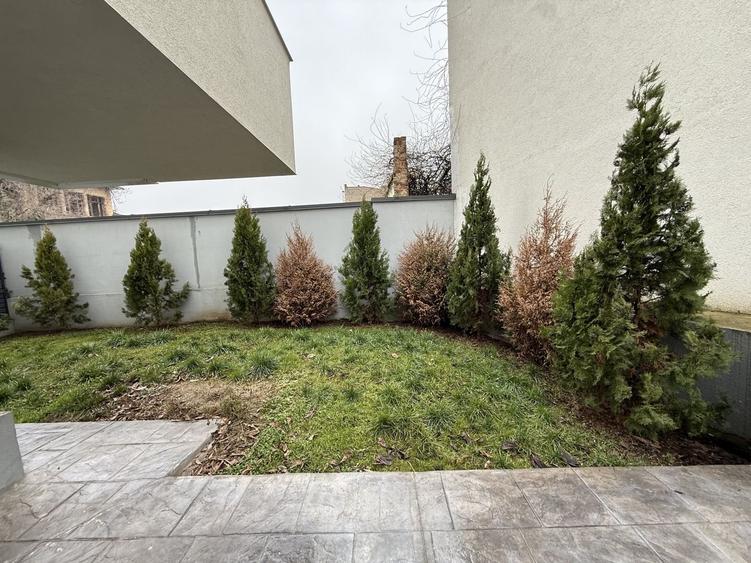 Apartament cu 4 camere semidecomandat în Unirii