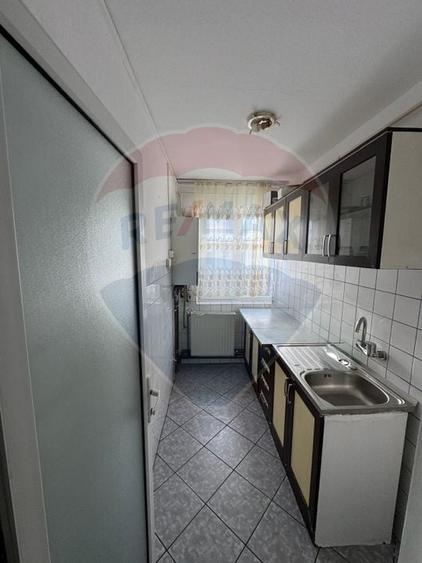 Apartament cu 2 camere semidecomandat, mobilat în Florești
