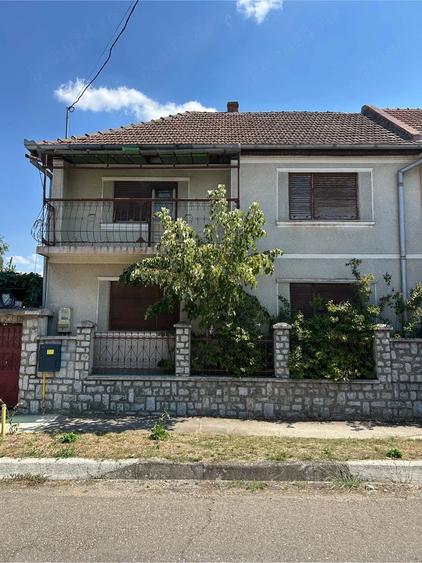 Casă cu 5 camere cu Teren 1031 Mp în Haieu