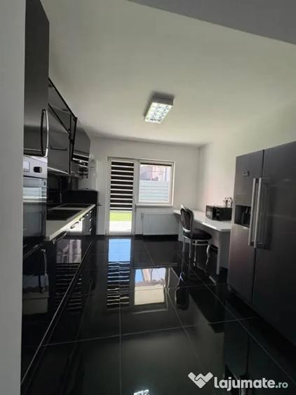 Casă cu 4 camere cu Teren 263 Mp în Florești