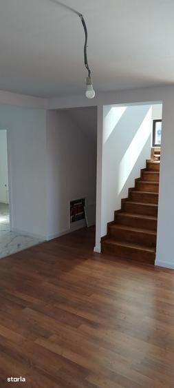 Casă cu 4 camere cu Teren 477 Mp în Central