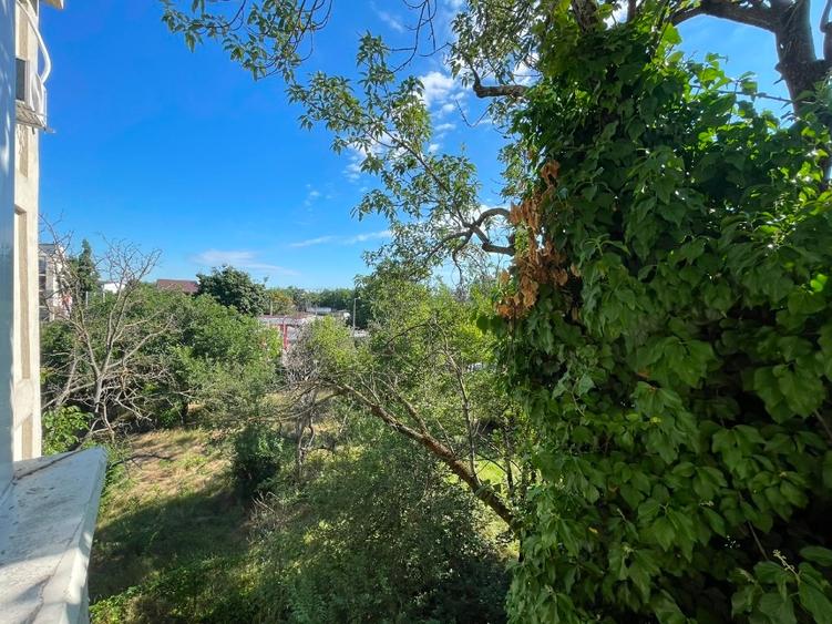 Apartament cu 2 camere semidecomandat, mobilat în Pajura