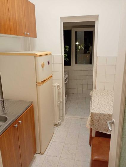 Garsonieră decomandată în Decebal