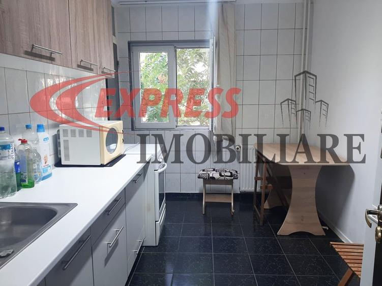 Apartament cu 3 camere decomandat în Dristor